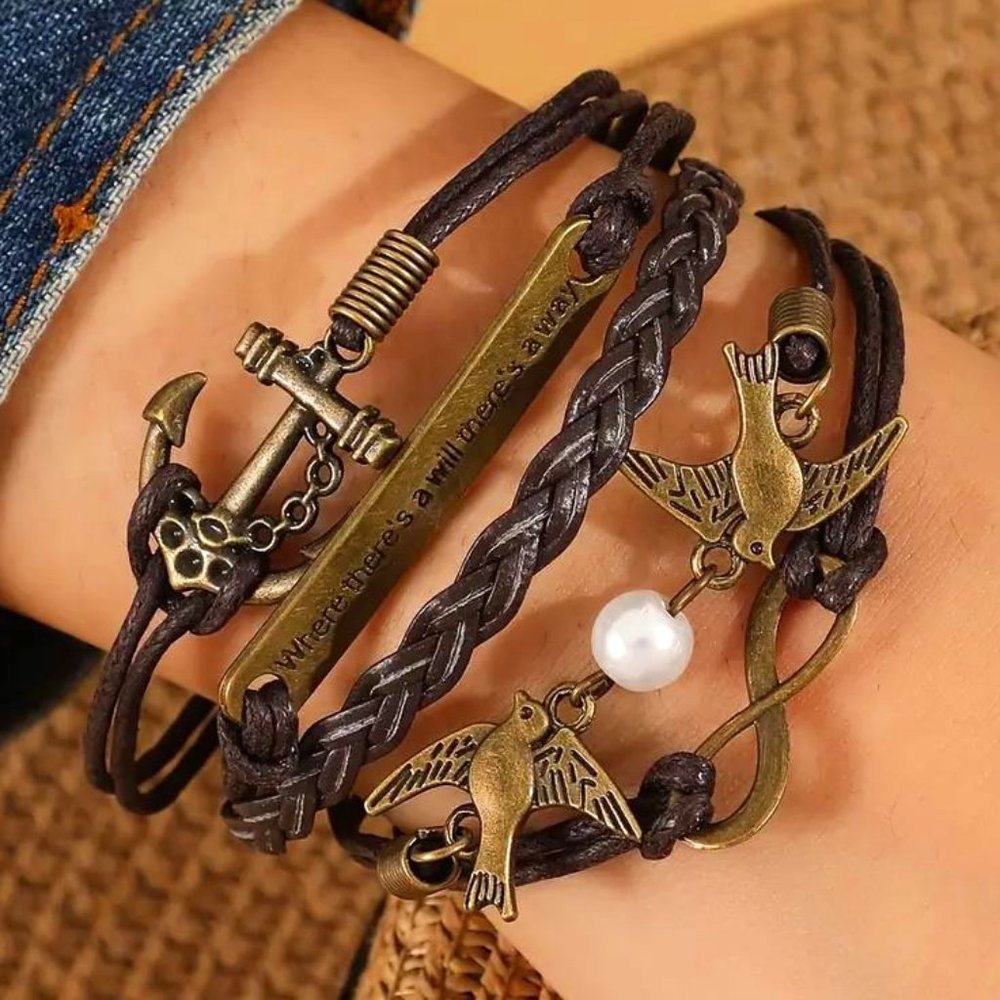 VEGAN LEATHER CHARM BRACELET
